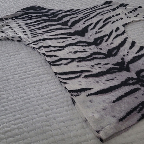 🍬RETRO APPAREL Off Shoulder Animal Print Tunic Size Medium - Picture 3 of 6